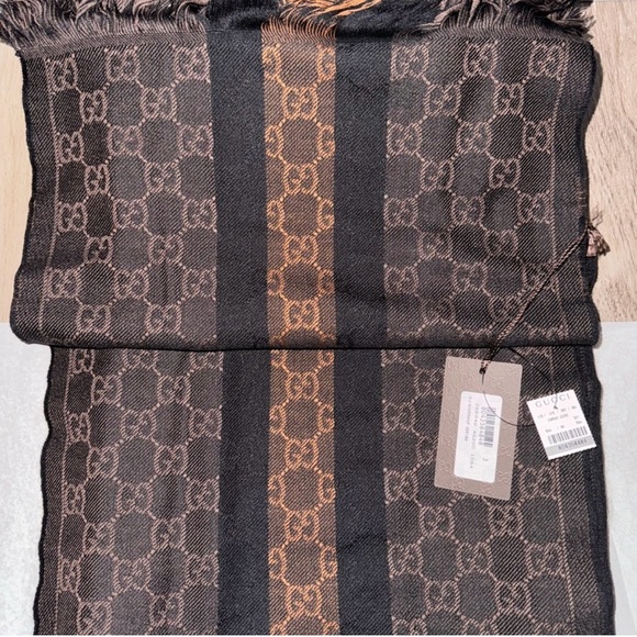 Gucci Men’s Scarf - Picture 4 of 8
